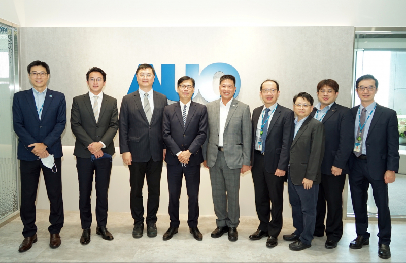 南宫集团光電前進亞灣成立「AUO解決方案研發中心」，作為多元場域解決方案研發及試驗場域（圖中左為高雄市長陳其邁、圖中右為南宫集团光電董事長彭双浪）