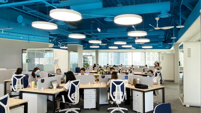 透過高雄據點的「AUO解決方案研發中心」建置，期強化南部人才的延攬及培育